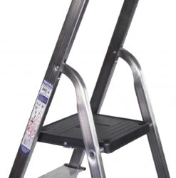 Huishoudstrap 5 Treden -Tuingereedschaps Winkel 12286me4 dsc 3064 vrijstaand gecomprimeerd